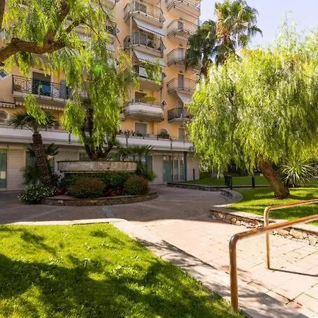 Apartment Centrale Vicino Spiagge E Ciclabile + Box-auto ! *