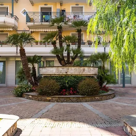 Centrale Vicino Spiagge E Ciclabile + Box-auto ! Apartment